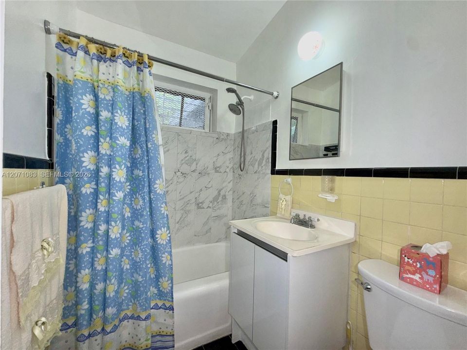 For Sale: $469,900 (2 beds, 1 baths, 1296 Square Feet)