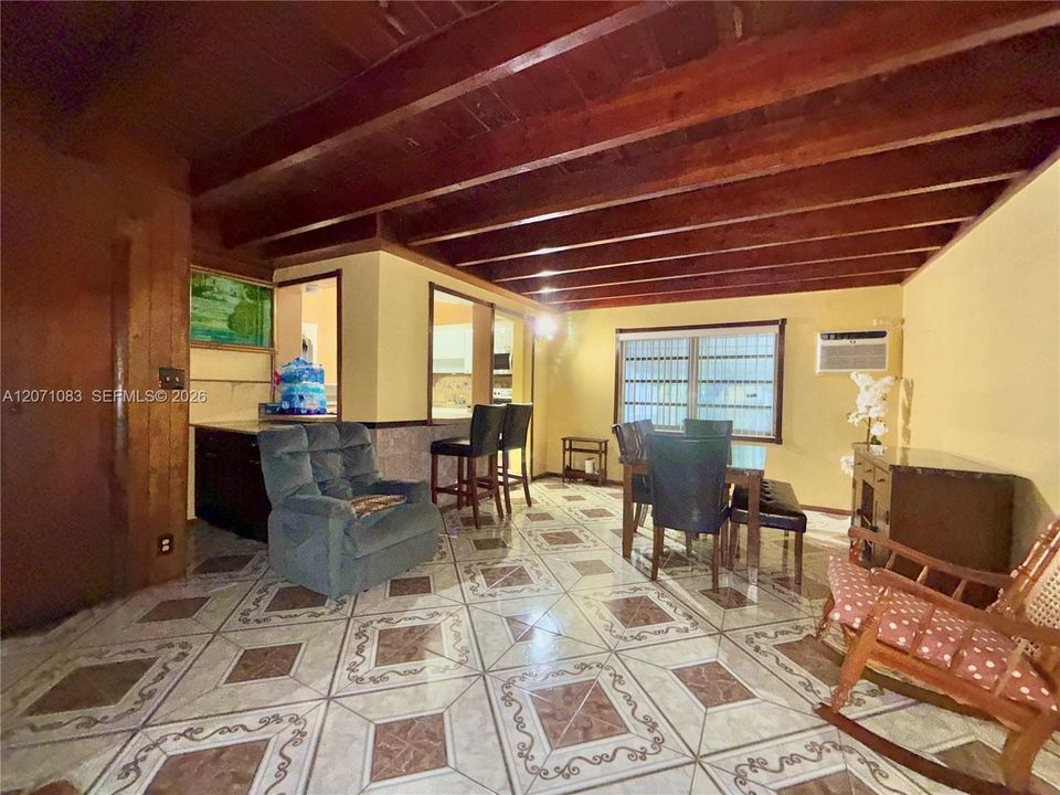 For Sale: $469,900 (2 beds, 1 baths, 1296 Square Feet)