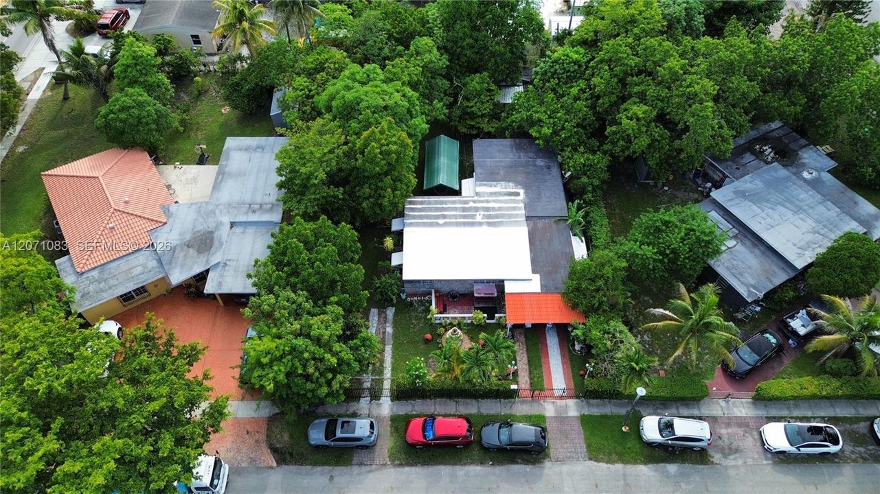 For Sale: $469,900 (2 beds, 1 baths, 1296 Square Feet)