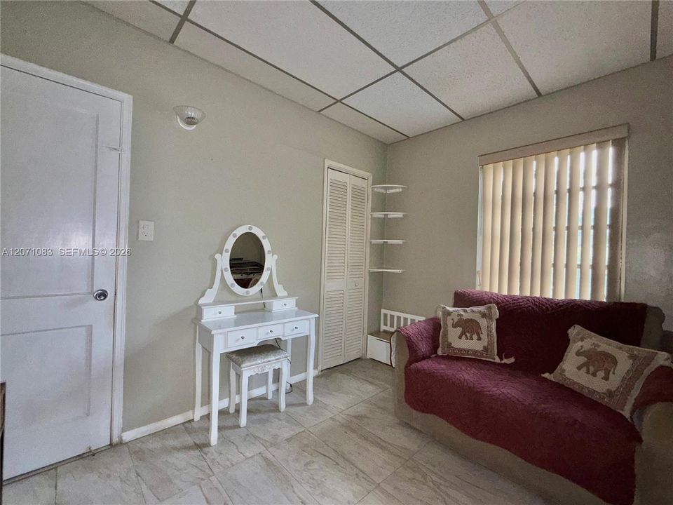 For Sale: $469,900 (2 beds, 1 baths, 1296 Square Feet)