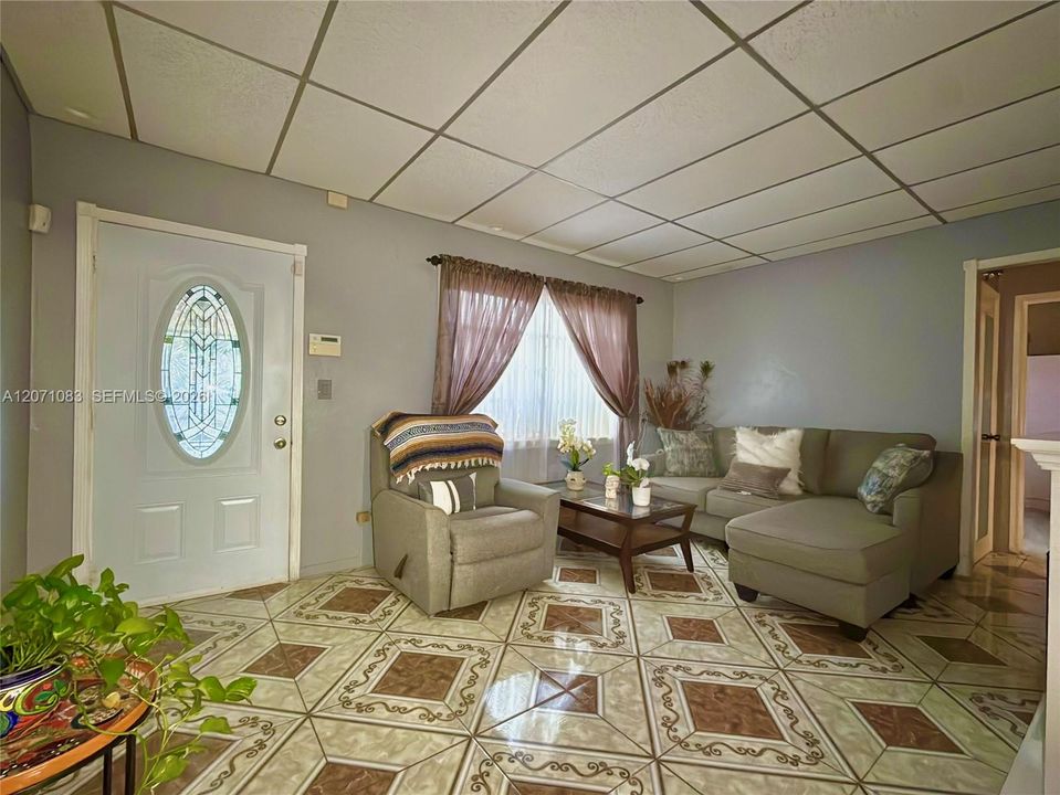 For Sale: $469,900 (2 beds, 1 baths, 1296 Square Feet)