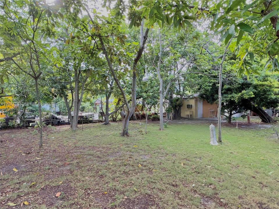 For Sale: $469,900 (2 beds, 1 baths, 1296 Square Feet)
