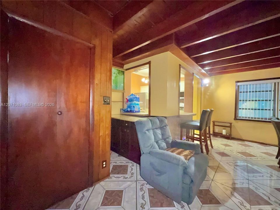 For Sale: $469,900 (2 beds, 1 baths, 1296 Square Feet)