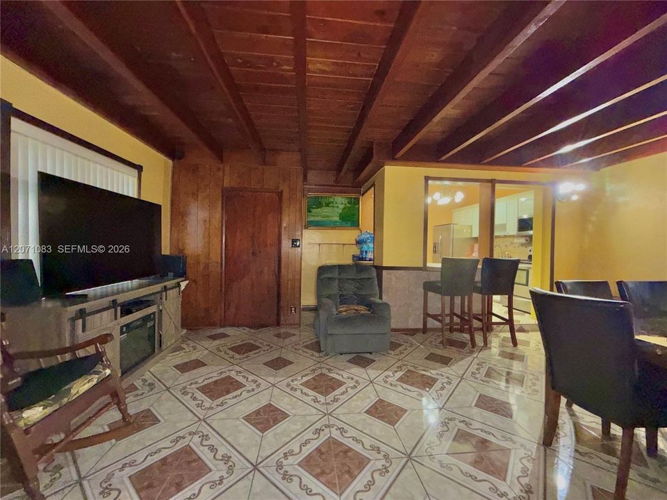 For Sale: $469,900 (2 beds, 1 baths, 1296 Square Feet)