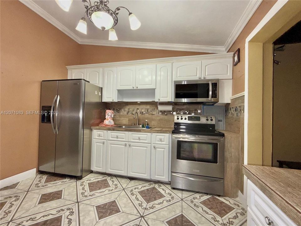 For Sale: $469,900 (2 beds, 1 baths, 1296 Square Feet)