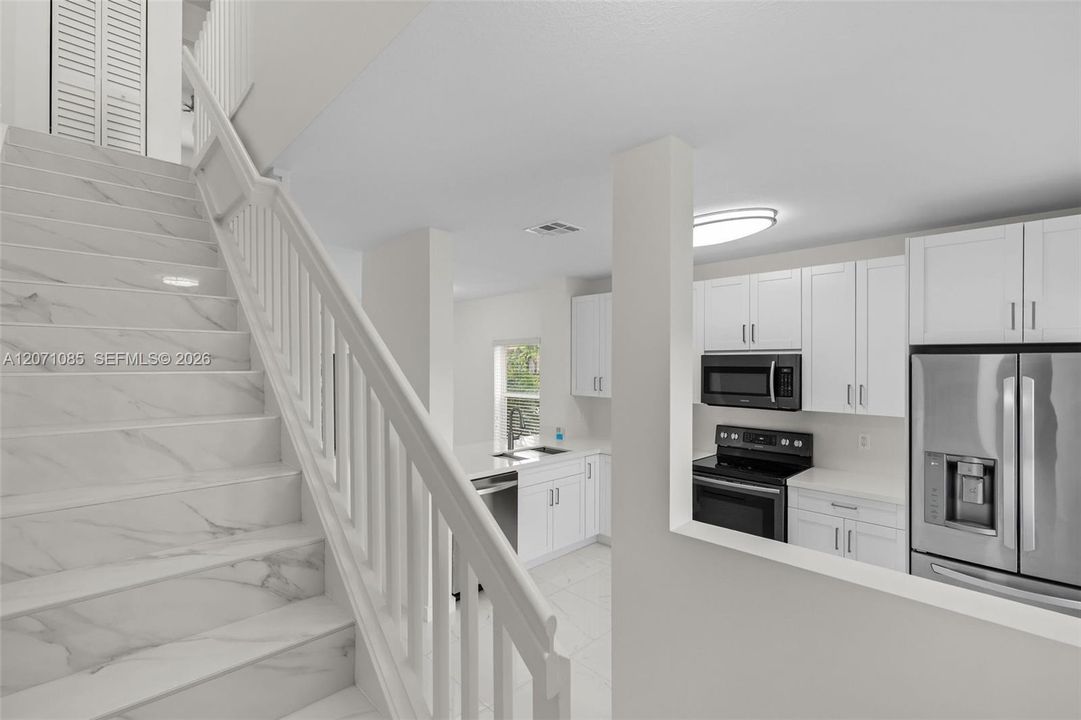 For Rent: $2,800 (2 beds, 2 baths, 1120 Square Feet)