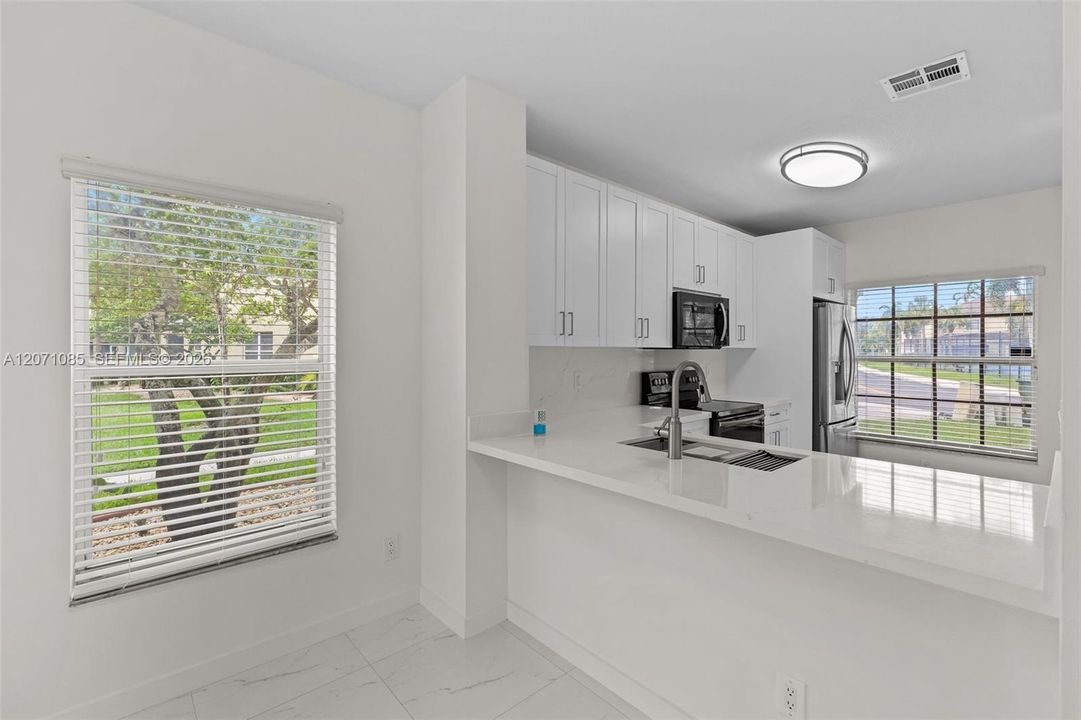 For Rent: $2,800 (2 beds, 2 baths, 1120 Square Feet)