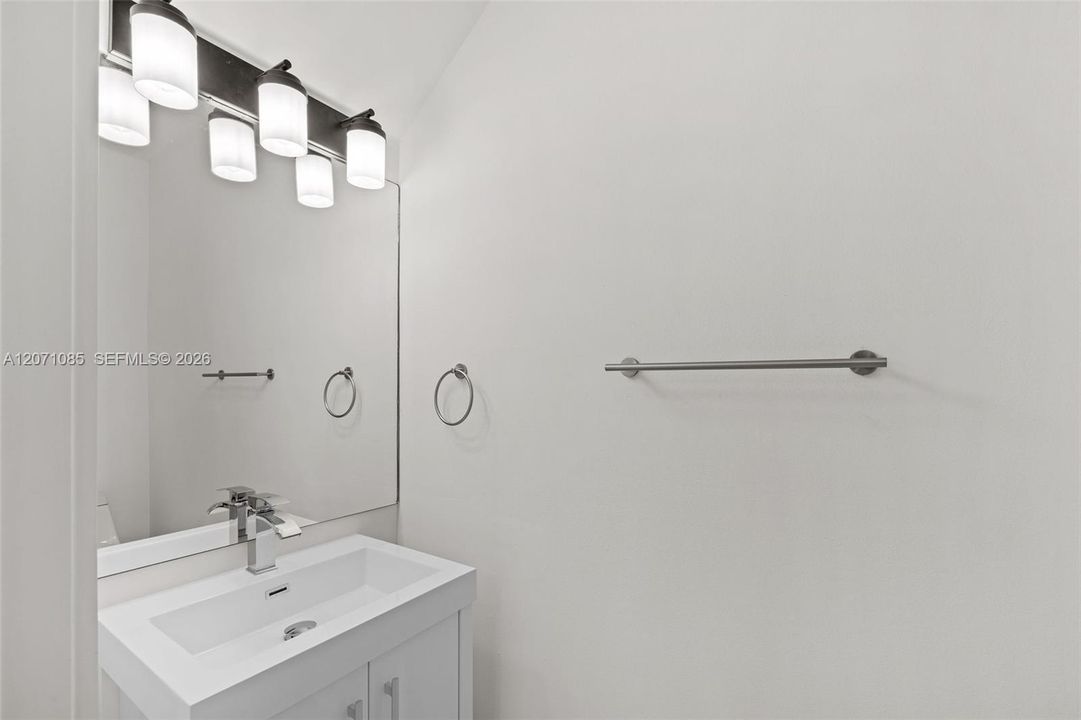 Half Batroom