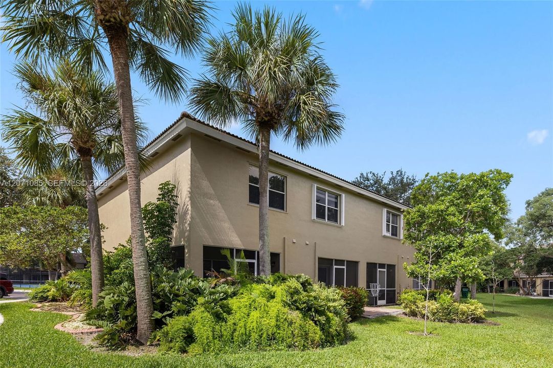 For Rent: $2,800 (2 beds, 2 baths, 1120 Square Feet)
