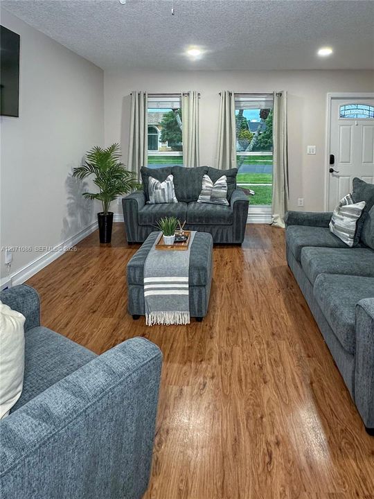 For Sale: $520,000 (3 beds, 2 baths, 1322 Square Feet)
