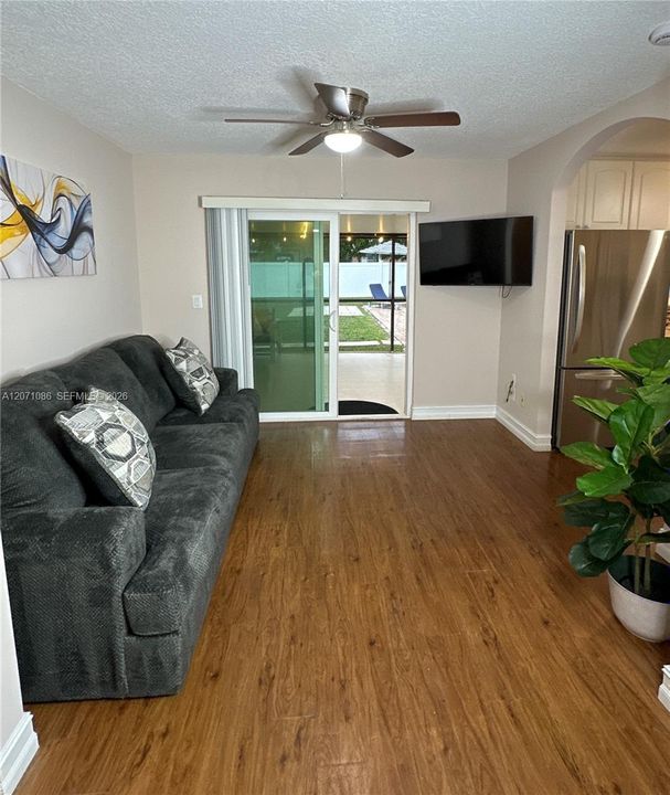 For Sale: $520,000 (3 beds, 2 baths, 1322 Square Feet)