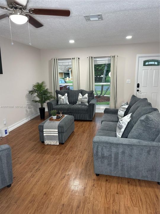 For Sale: $520,000 (3 beds, 2 baths, 1322 Square Feet)
