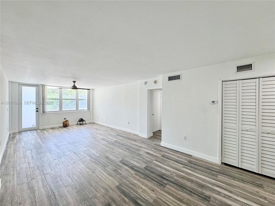 For Rent: $2,950 (1 beds, 1 baths, 845 Square Feet)