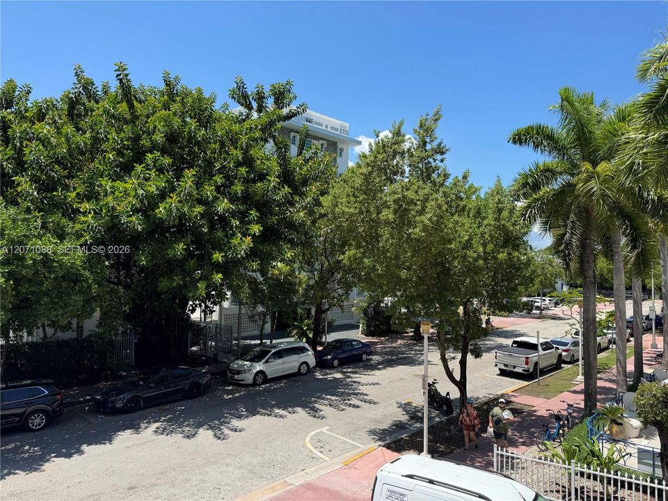 For Rent: $2,950 (1 beds, 1 baths, 845 Square Feet)