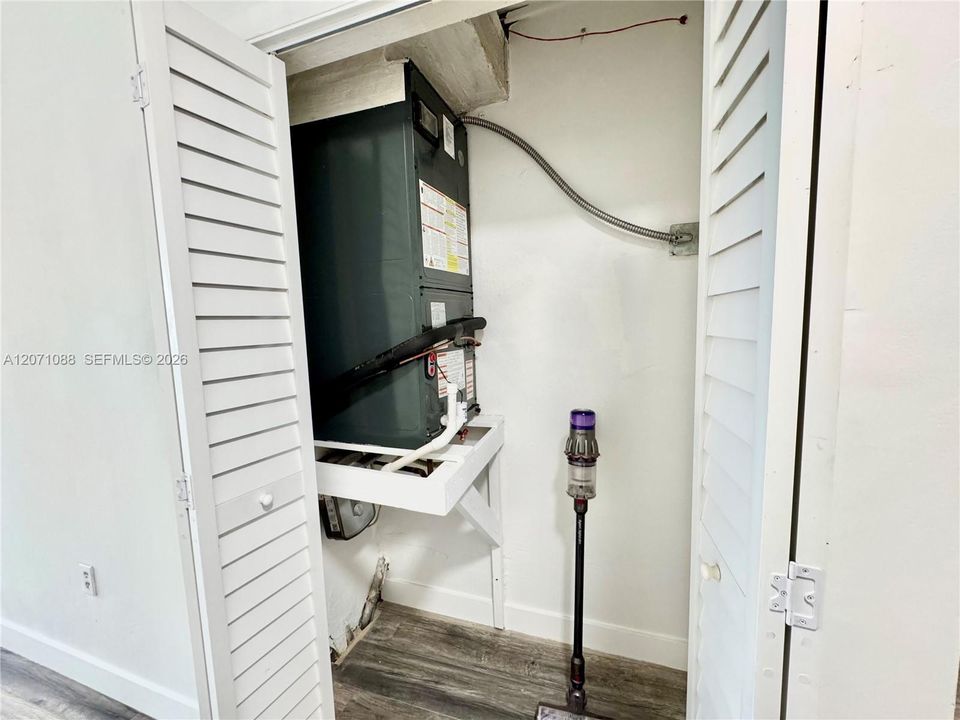 For Rent: $2,950 (1 beds, 1 baths, 845 Square Feet)