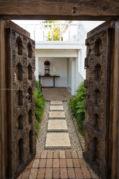 For Rent: $21,000 (5 beds, 4 baths, 3160 Square Feet)