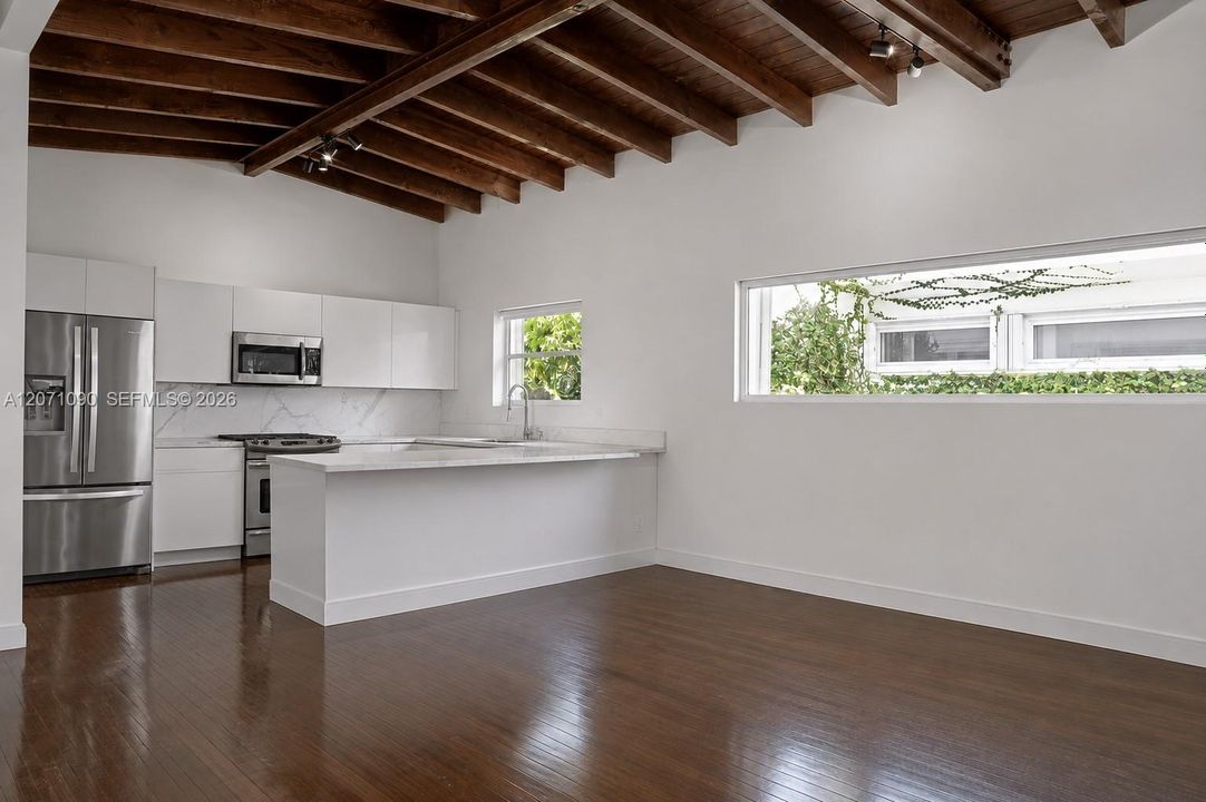 For Rent: $21,000 (5 beds, 4 baths, 3160 Square Feet)