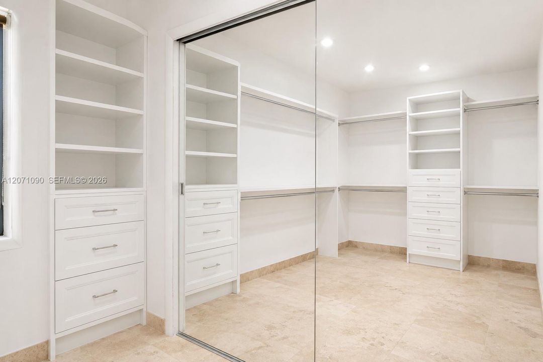 For Rent: $21,000 (5 beds, 4 baths, 3160 Square Feet)