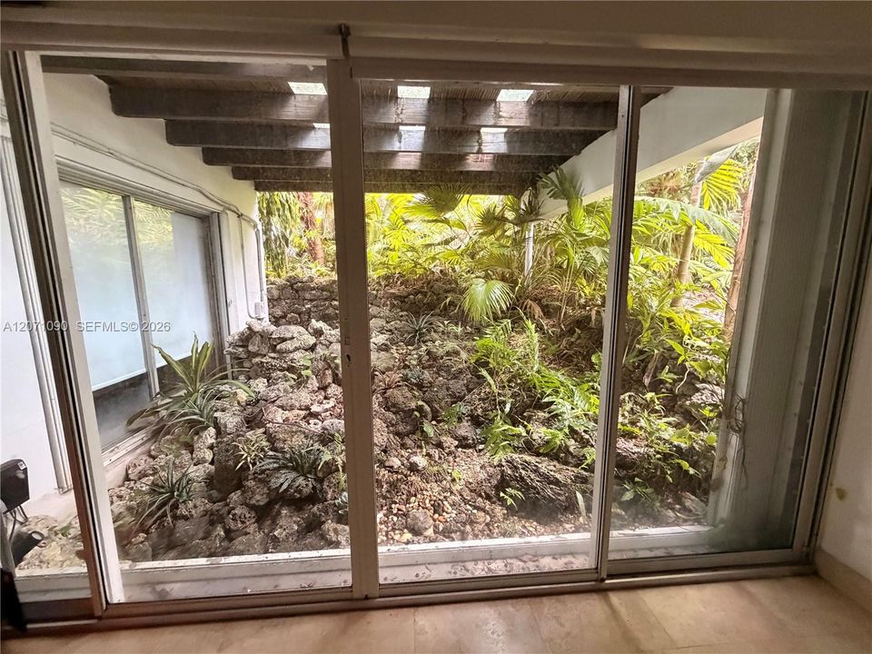 For Rent: $21,000 (5 beds, 4 baths, 3160 Square Feet)