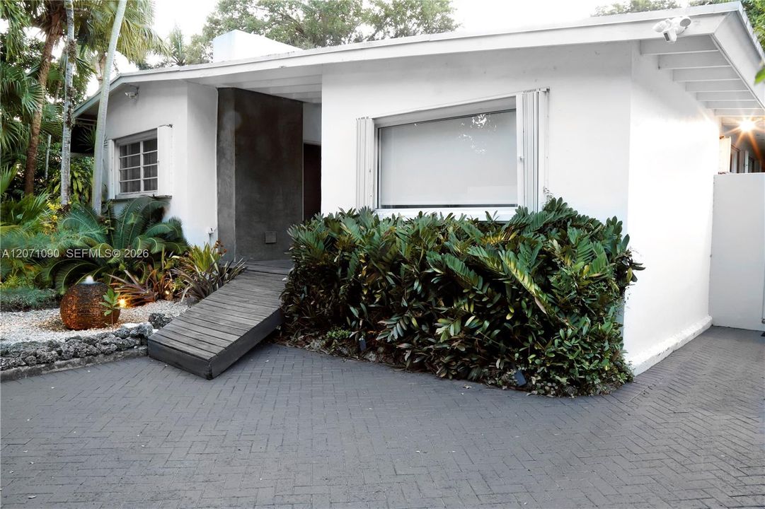 For Rent: $21,000 (5 beds, 4 baths, 3160 Square Feet)