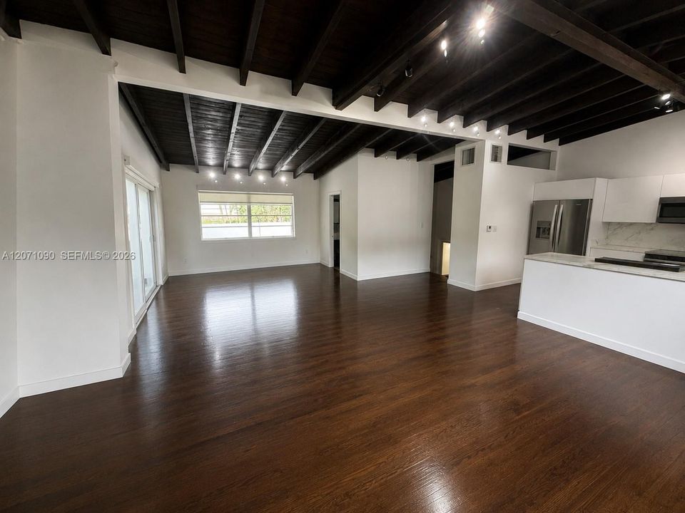 For Rent: $21,000 (5 beds, 4 baths, 3160 Square Feet)