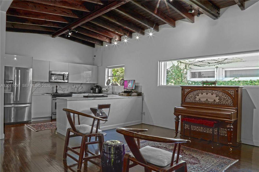 For Rent: $21,000 (5 beds, 4 baths, 3160 Square Feet)