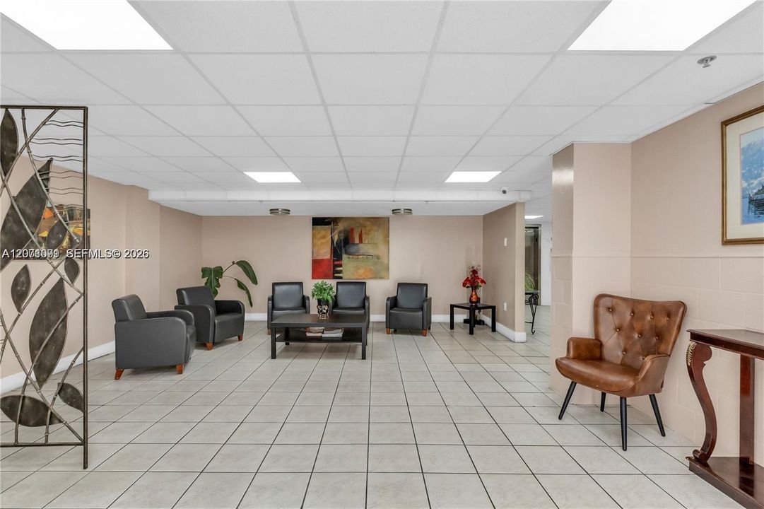 For Rent: $2,100 (2 beds, 2 baths, 935 Square Feet)