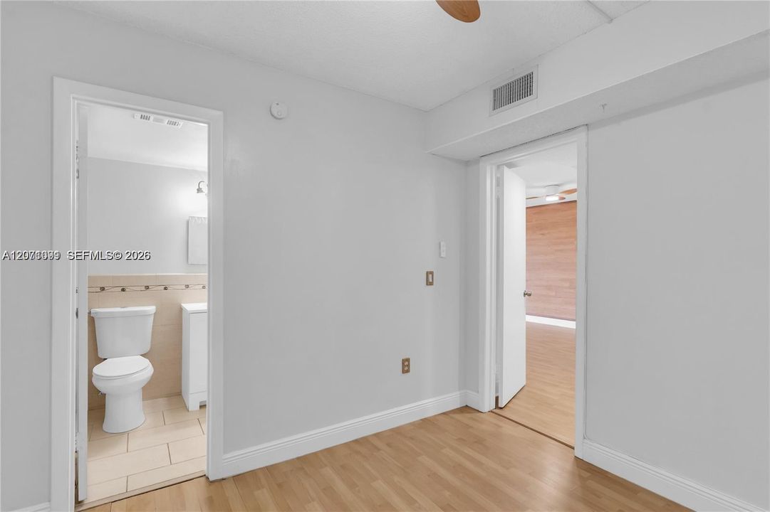 For Rent: $2,100 (2 beds, 2 baths, 935 Square Feet)