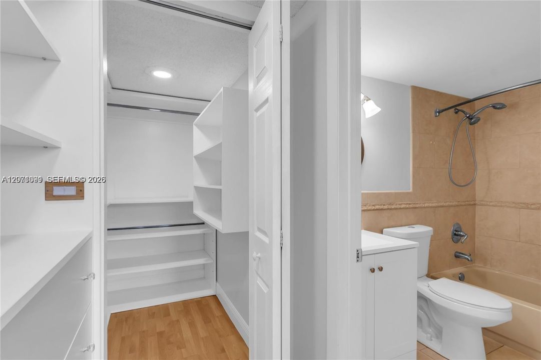 For Rent: $2,100 (2 beds, 2 baths, 935 Square Feet)