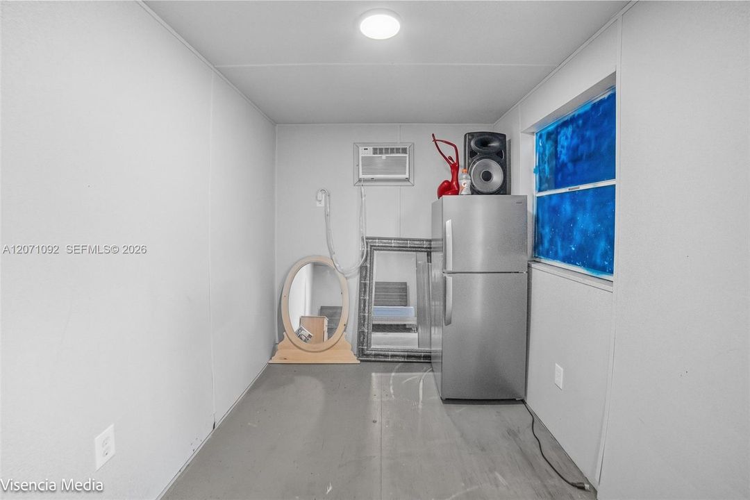 For Sale: $385,000 (2 beds, 1 baths, 768 Square Feet)