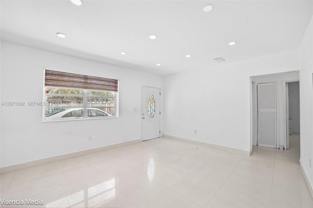 For Sale: $385,000 (2 beds, 1 baths, 768 Square Feet)