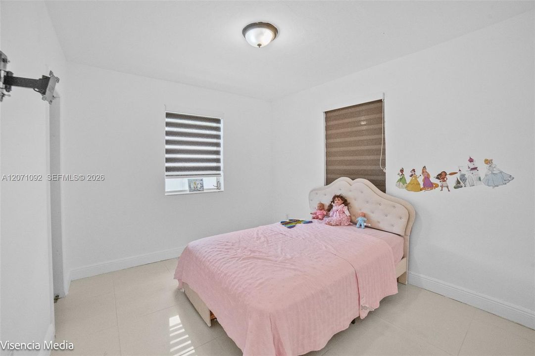 For Sale: $385,000 (2 beds, 1 baths, 768 Square Feet)