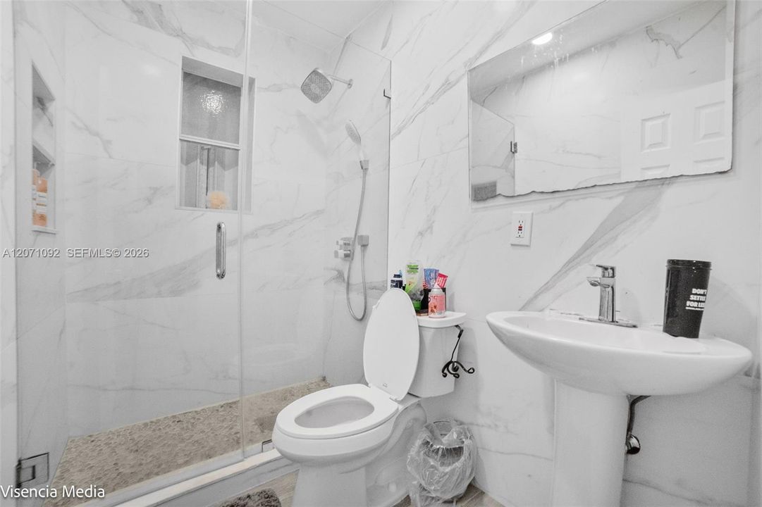 For Sale: $385,000 (2 beds, 1 baths, 768 Square Feet)