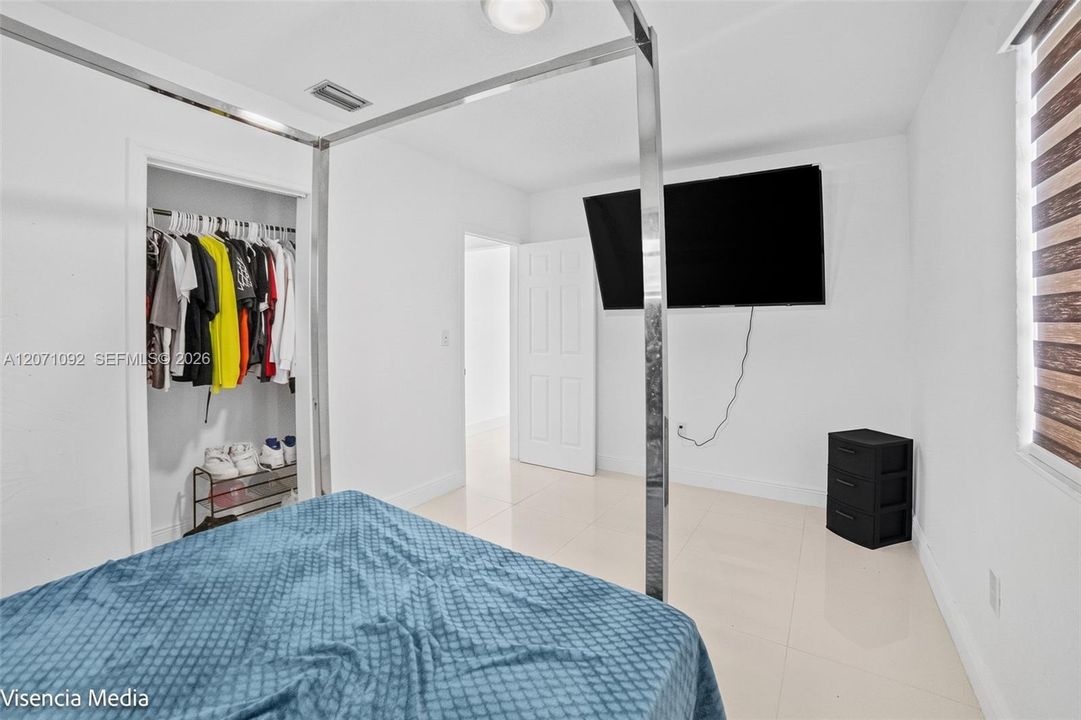 For Sale: $385,000 (2 beds, 1 baths, 768 Square Feet)