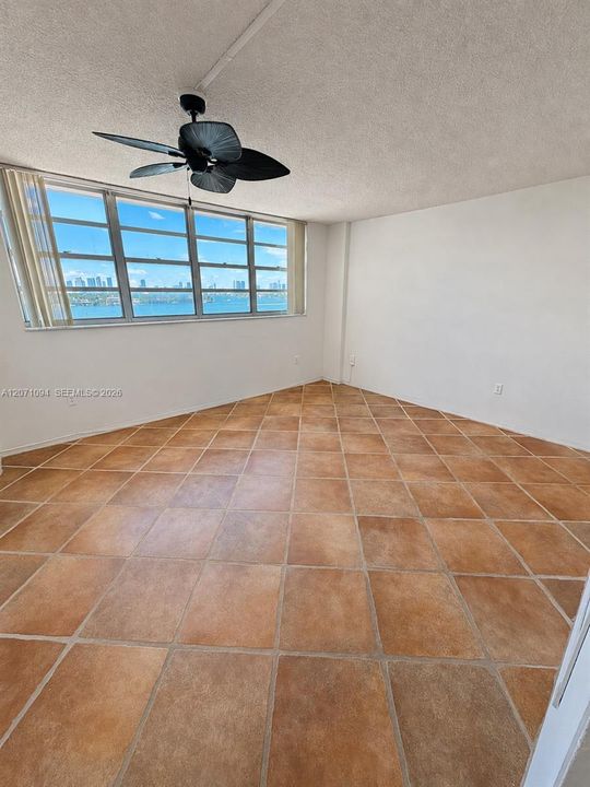 For Rent: $3,400 (1 beds, 1 baths, 850 Square Feet)