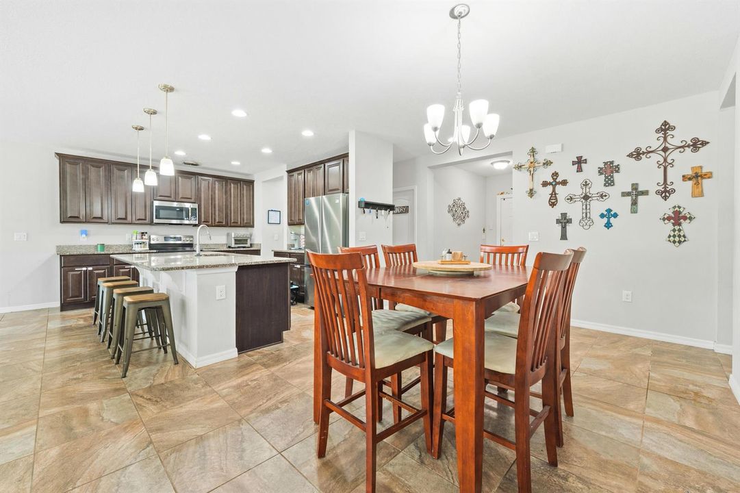 Dinning to kitchen