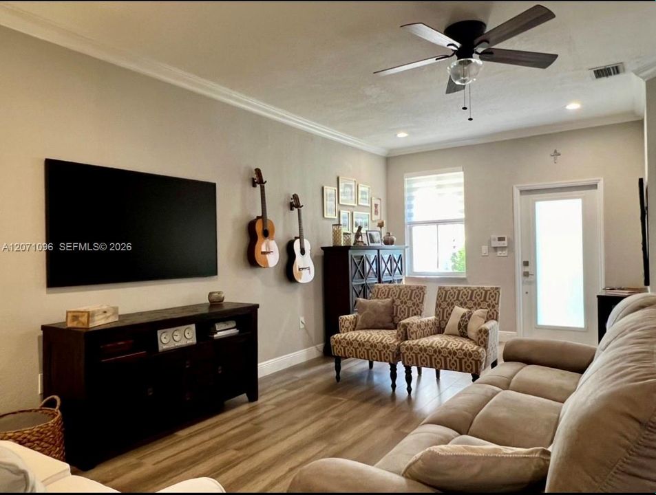 For Sale: $520,000 (3 beds, 2 baths, 1452 Square Feet)