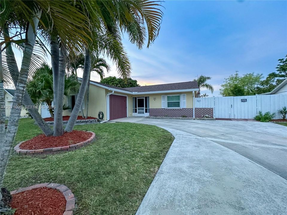 For Sale: $529,000 (3 beds, 2 baths, 1411 Square Feet)