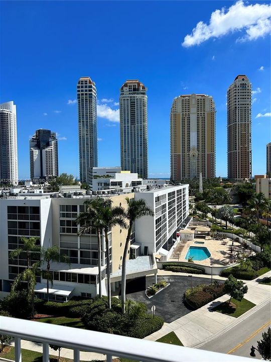 For Rent: $3,500 (2 beds, 2 baths, 1100 Square Feet)