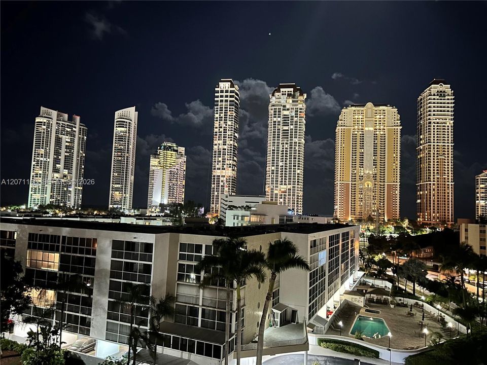 For Rent: $3,500 (2 beds, 2 baths, 1100 Square Feet)