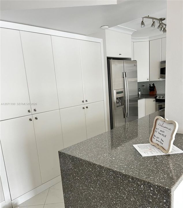 For Rent: $3,500 (2 beds, 2 baths, 1100 Square Feet)