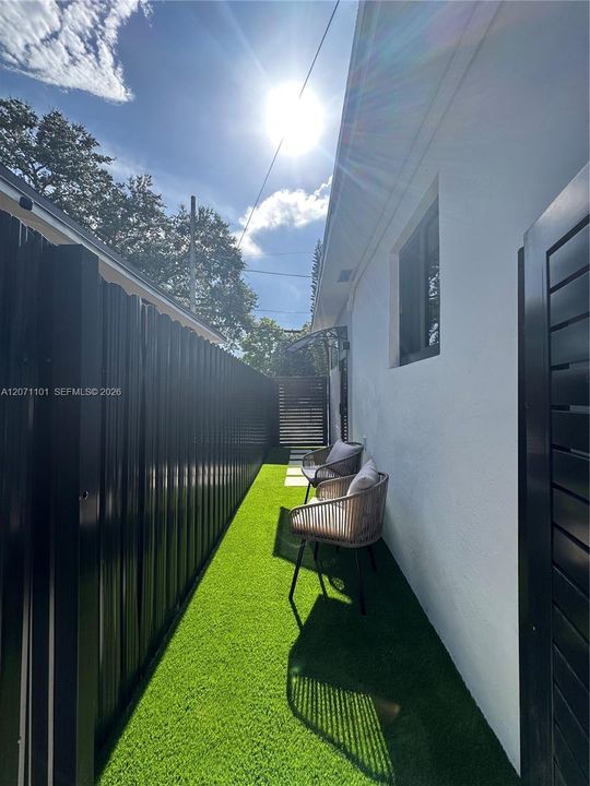 For Rent: $1,750 (1 beds, 1 baths, 1401 Square Feet)