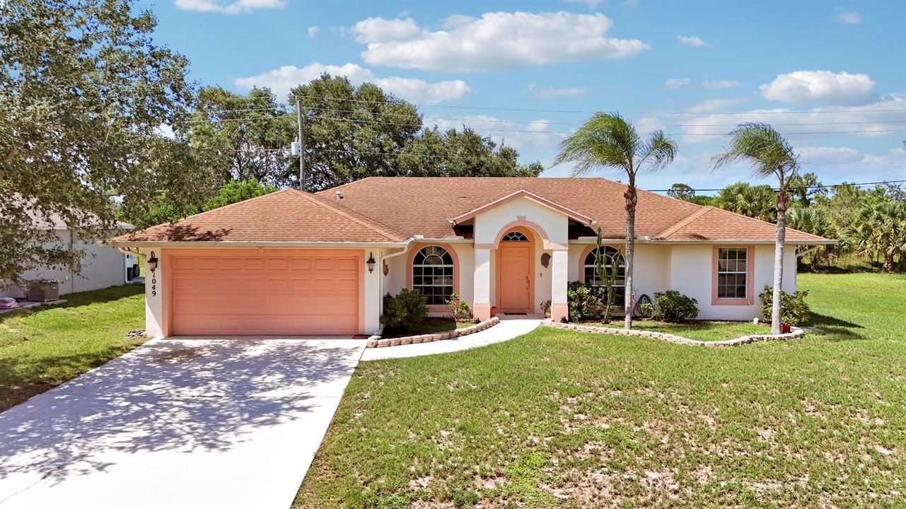 Welcome 1049 SW Janette Ave