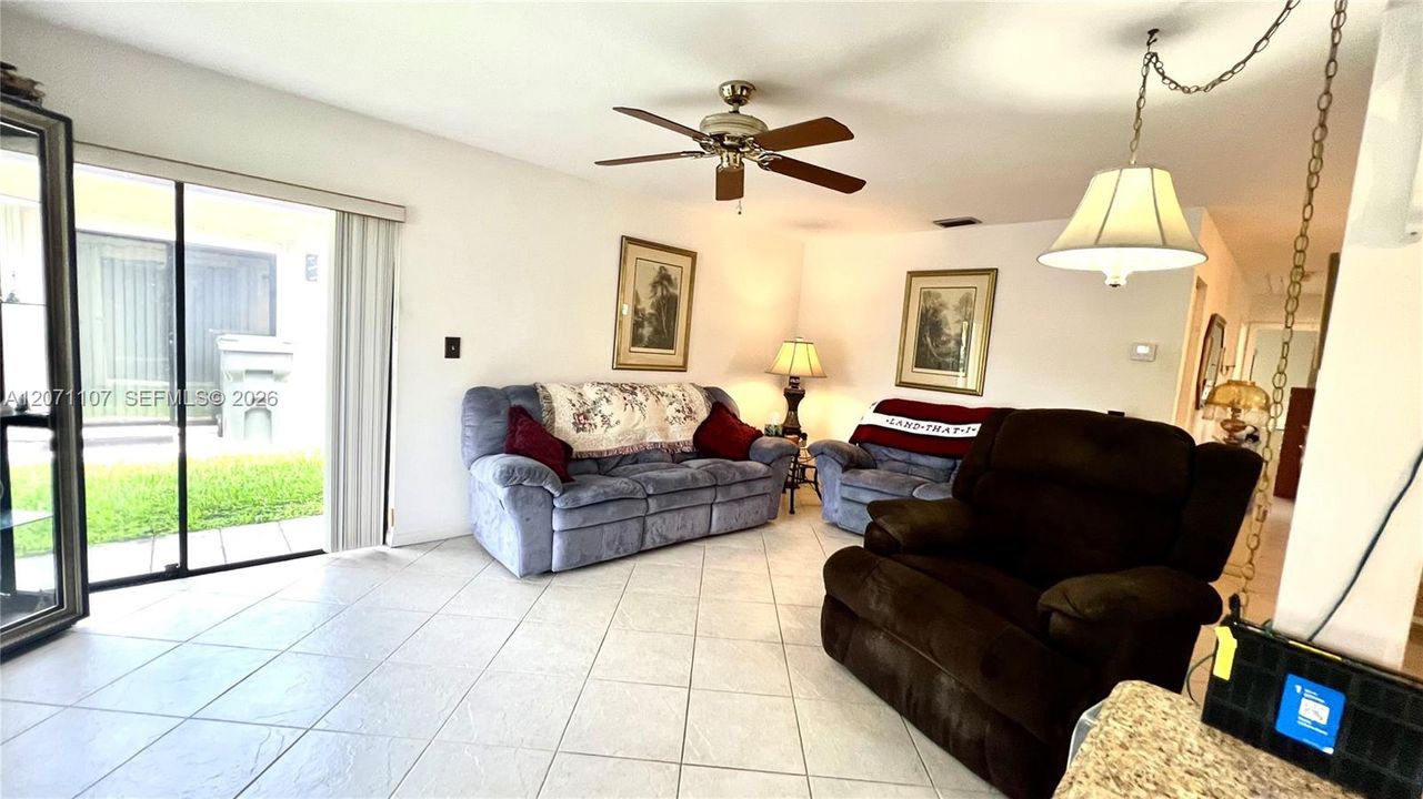 En Venta: $350,000 (2 camas, 2 baños, 1150 Pies cuadrados)