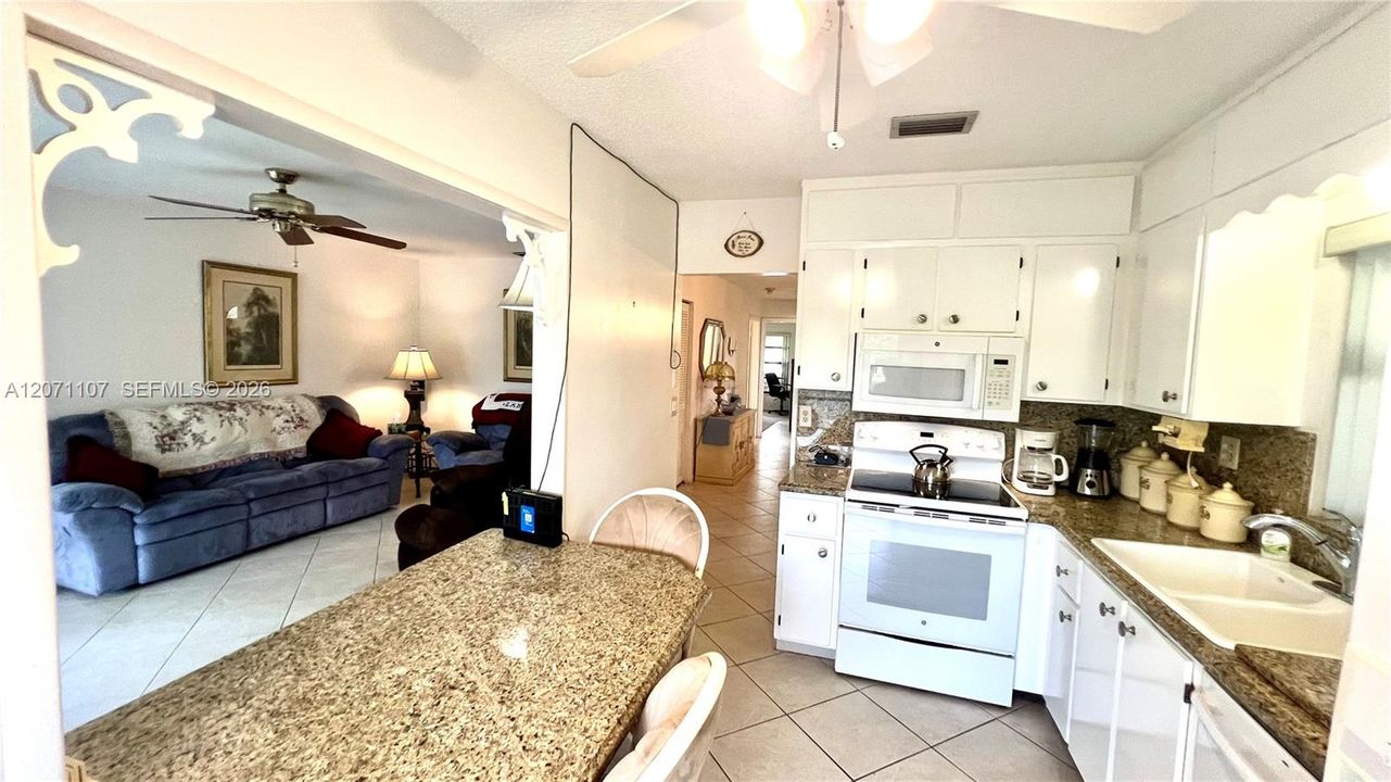En Venta: $350,000 (2 camas, 2 baños, 1150 Pies cuadrados)