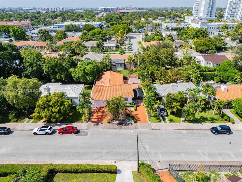 For Sale: $979,999 (3 beds, 2 baths, 1796 Square Feet)