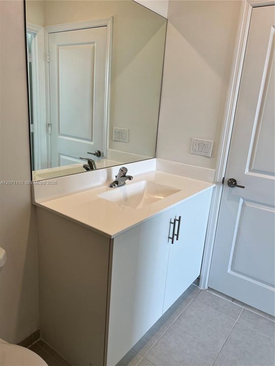 For Sale: $330,000 (3 beds, 3 baths, 1328 Square Feet)