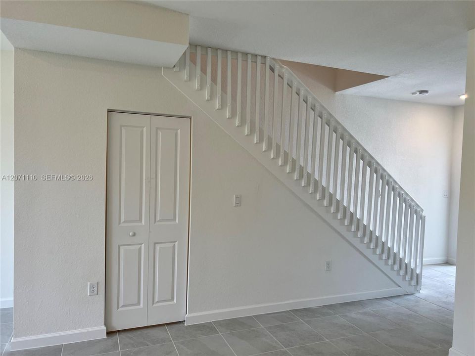 For Sale: $330,000 (3 beds, 3 baths, 1328 Square Feet)