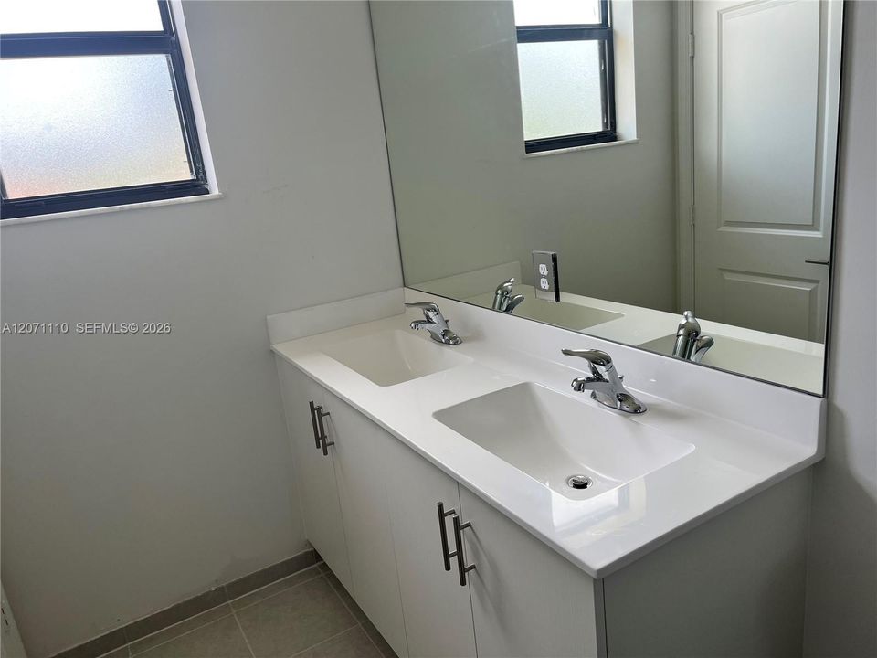 For Sale: $330,000 (3 beds, 3 baths, 1328 Square Feet)