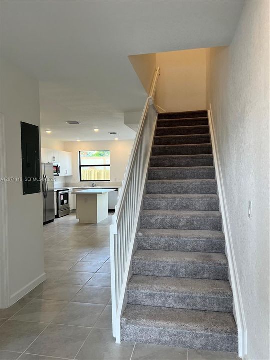 For Sale: $330,000 (3 beds, 3 baths, 1328 Square Feet)